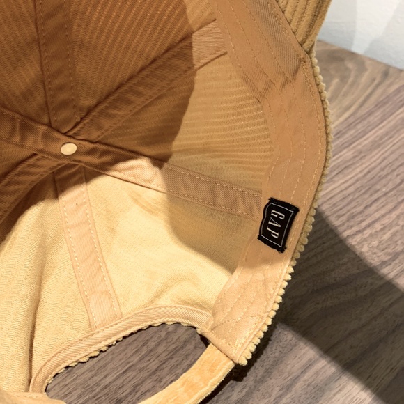 3 caps/hats Helly Hansen and Gap - Picture 4 of 6